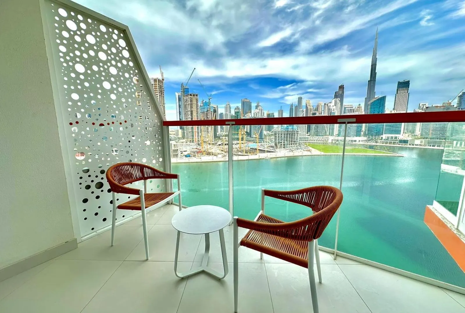 Dubai Canal View And Burj Khalifa View Studio In Business Bay Daire