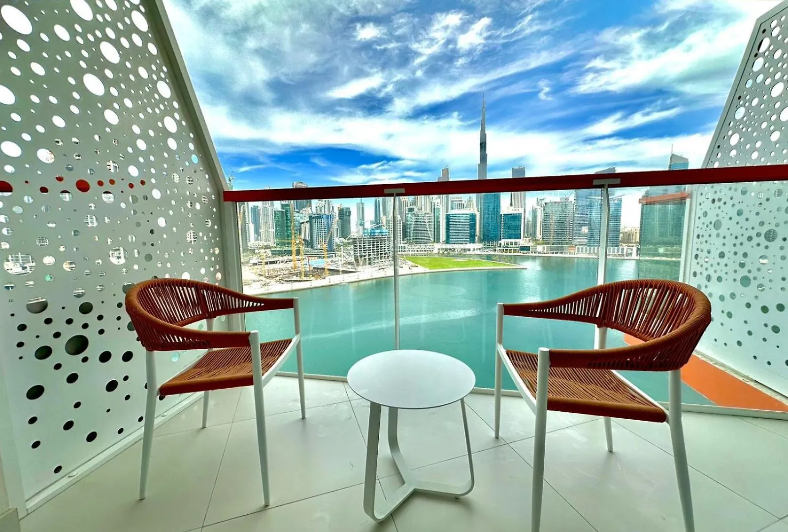 Daire Dubai Canal View And Burj Khalifa View Studio In Business Bay Birleşik Arap Emirlikleri